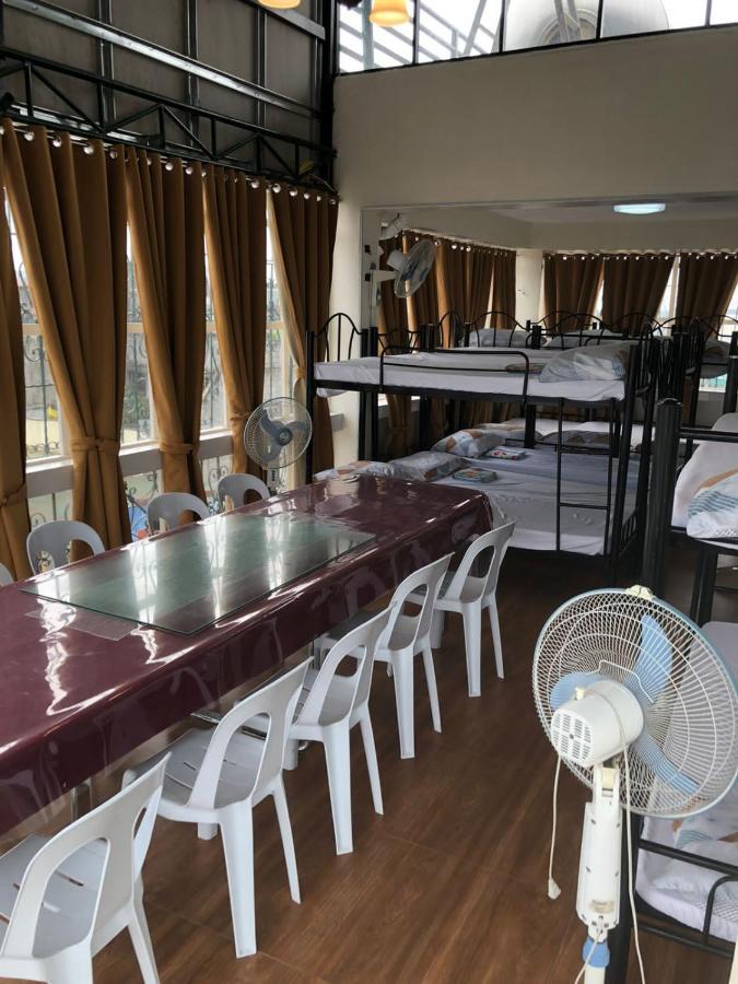 Apartment The Mansion: 18 Pax Budget Near Airport Terminal Pasay
