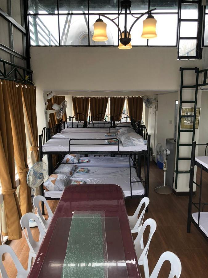 The Mansion: 18 Pax Budget Near Airport Terminal Pasay