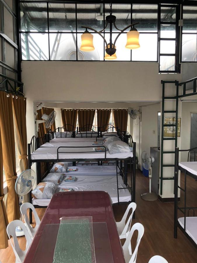 Apartment The Mansion: 18 Pax Budget Near Airport Terminal Pasay