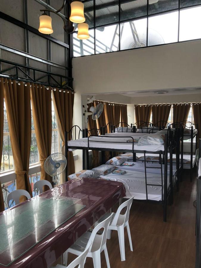 The Mansion: 18 Pax Budget Near Airport Terminal Pasay *