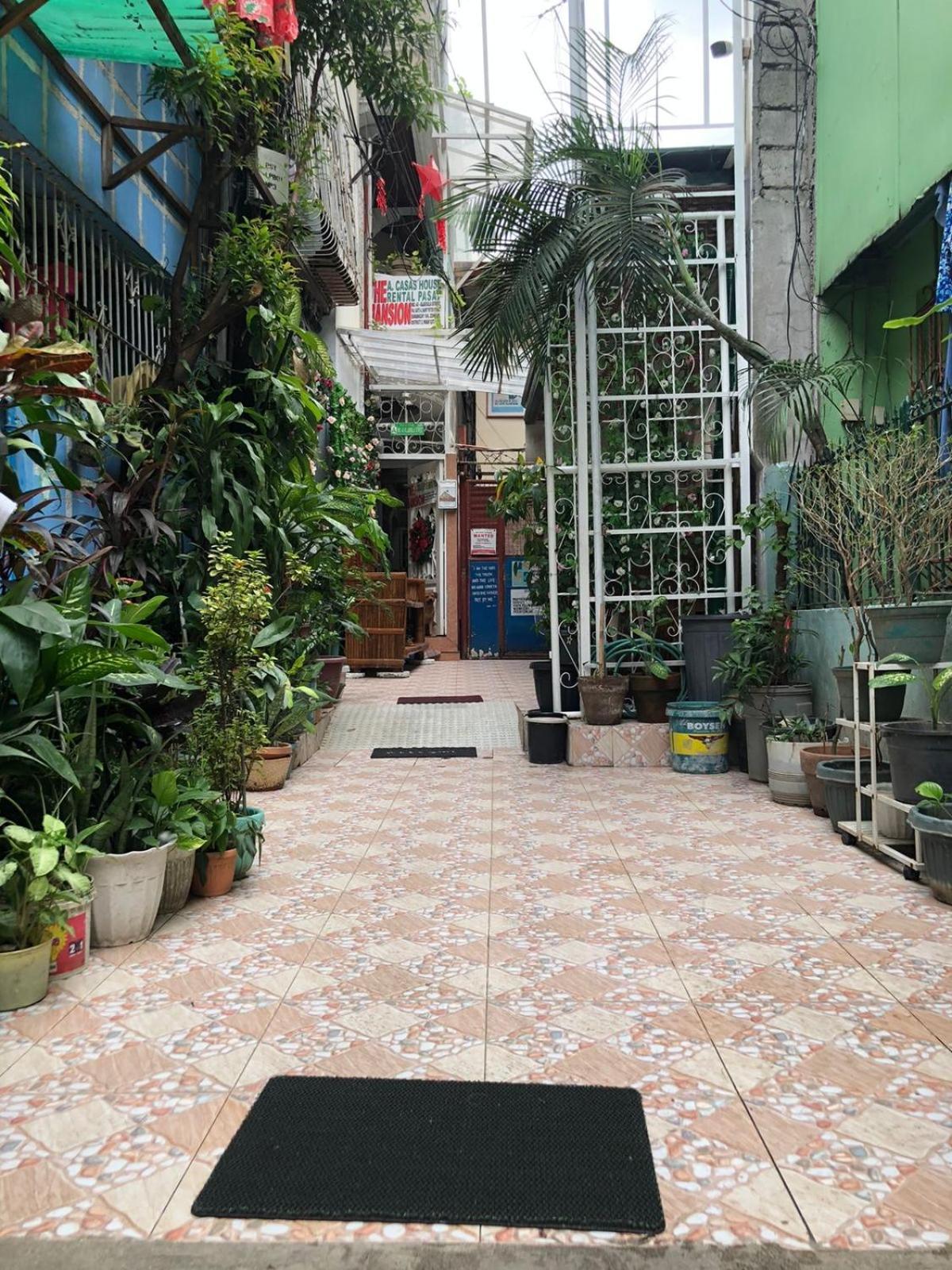 The Mansion: 18 Pax Budget Near Airport Terminal Pasay *